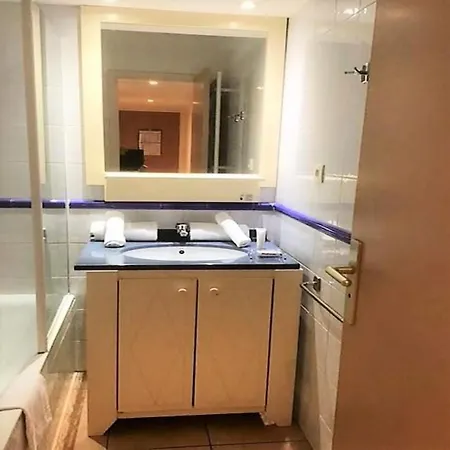 Apartment Les Rivages Du Parc - Maeva - 4 Personnes - Selection Mae-3056 Menton